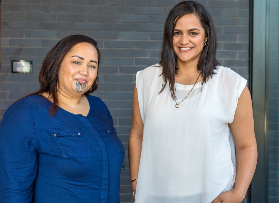 2 smiling Māori wahine